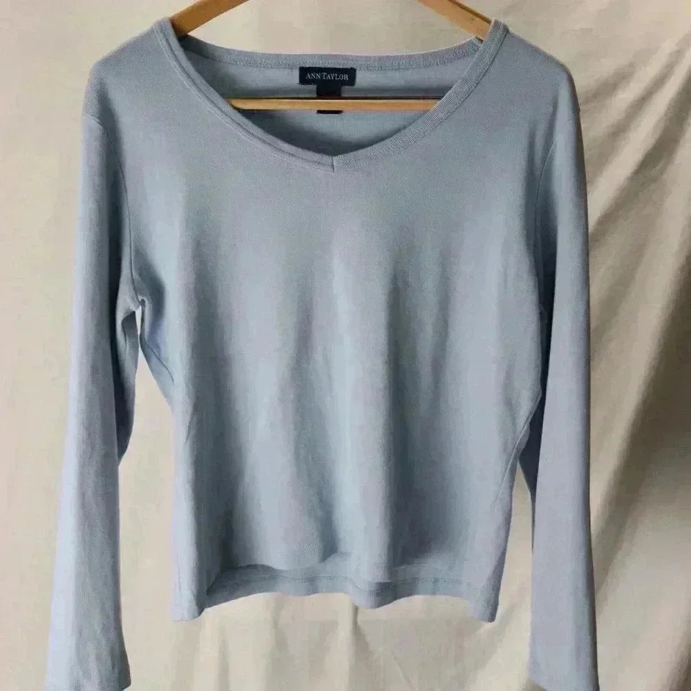 Ann Taylor long sleeve shirt women's size L periwinkle blue V-neck cotton